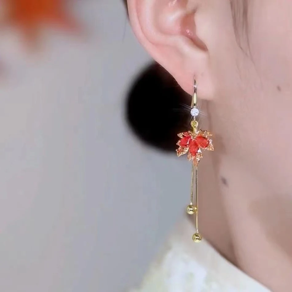 Boucles d'oreilles feuille d'érable rouge pour femmes