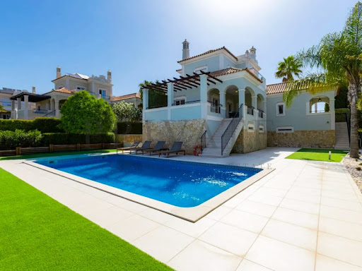 House with pool and terrace 1