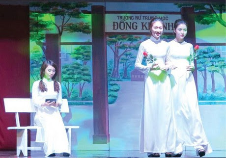 Du lịch Huế xem Áo dài show 3