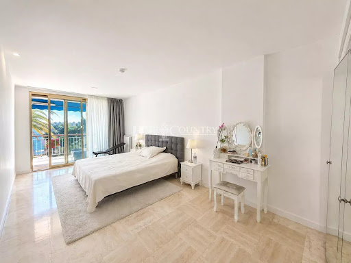 Seaside apartment with terrace 2