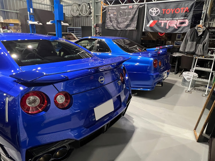 NISSAN GT-Rの34と35・ベイサイドブルーワンガンブルー・GTRの魅力を再確認したに関するカスタム事例の投稿画像3枚目