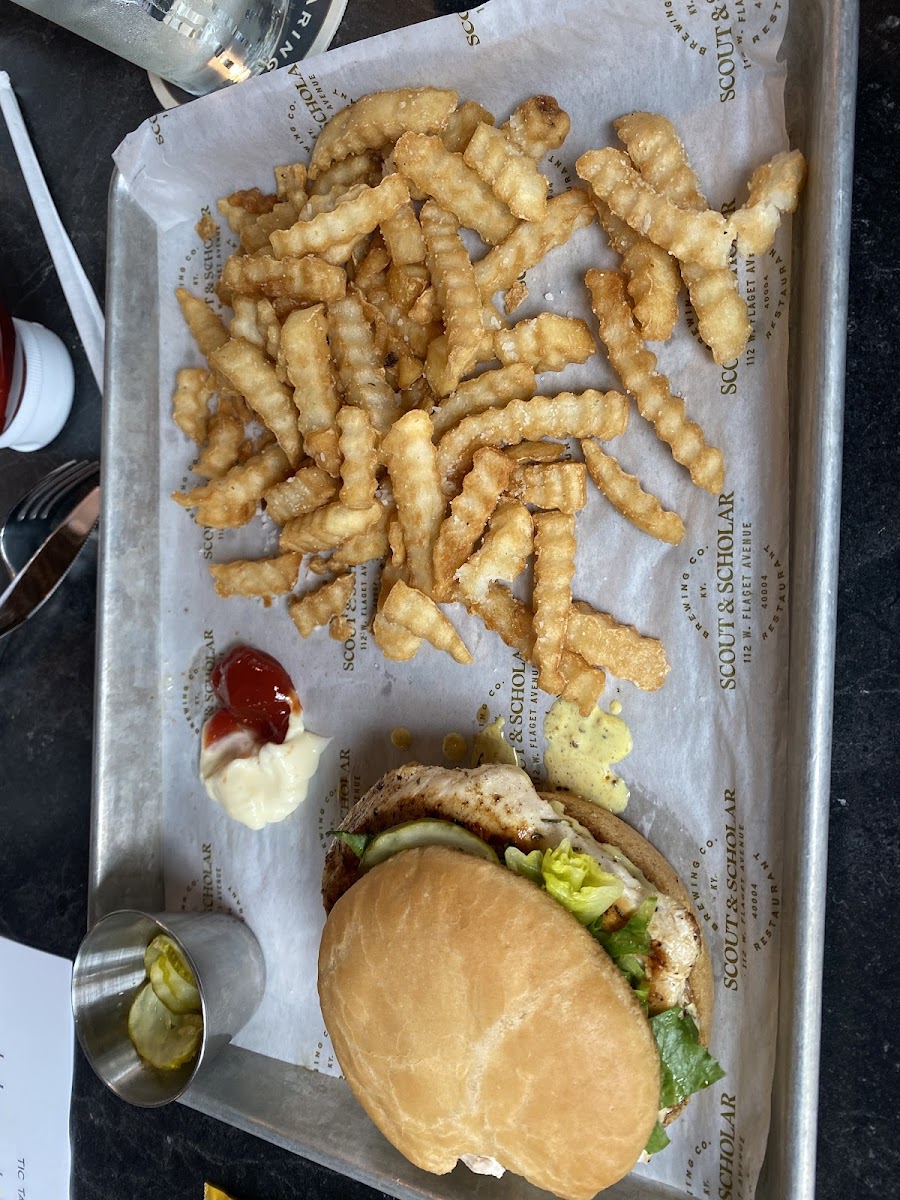 Gf grilled chicken burger (fries are on preference menu, not celiac menu)