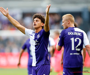 Anderlecht bat Charleroi... et prend la tête du championnat ! 