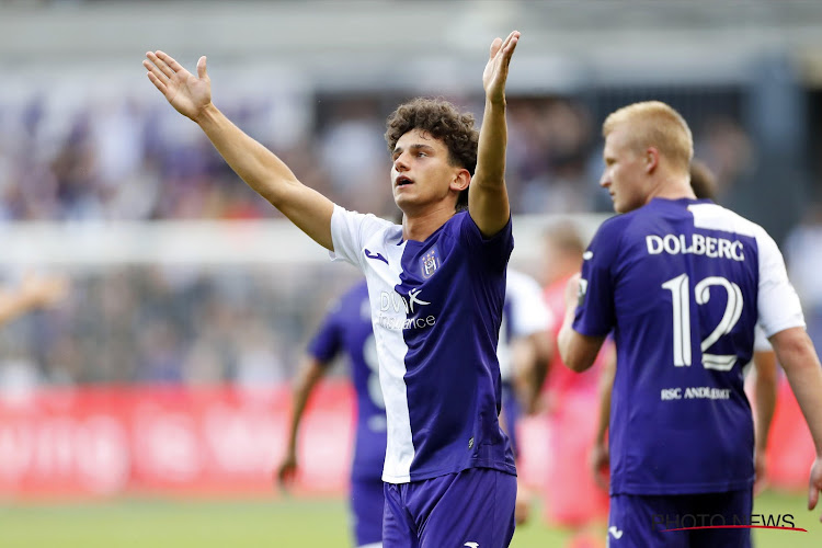 Anderlecht bat Charleroi... et prend la tête du championnat ! 