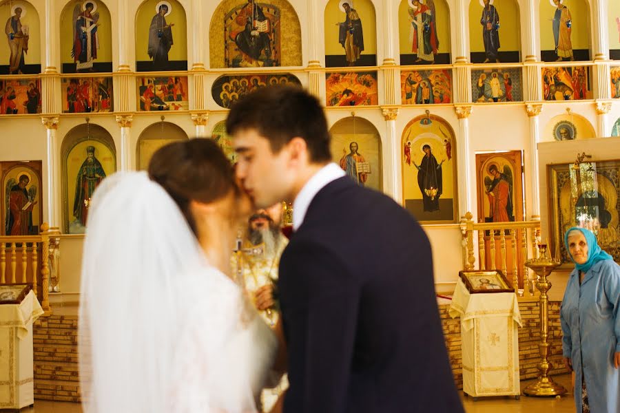 Wedding photographer Roman Serezhechkin (serezhechkin). Photo of 17 February 2016