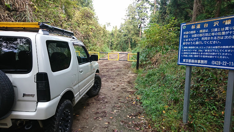 ジムニーの林道・ドライブに関するカスタム事例の投稿画像1枚目