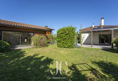 House with pool and terrace 3