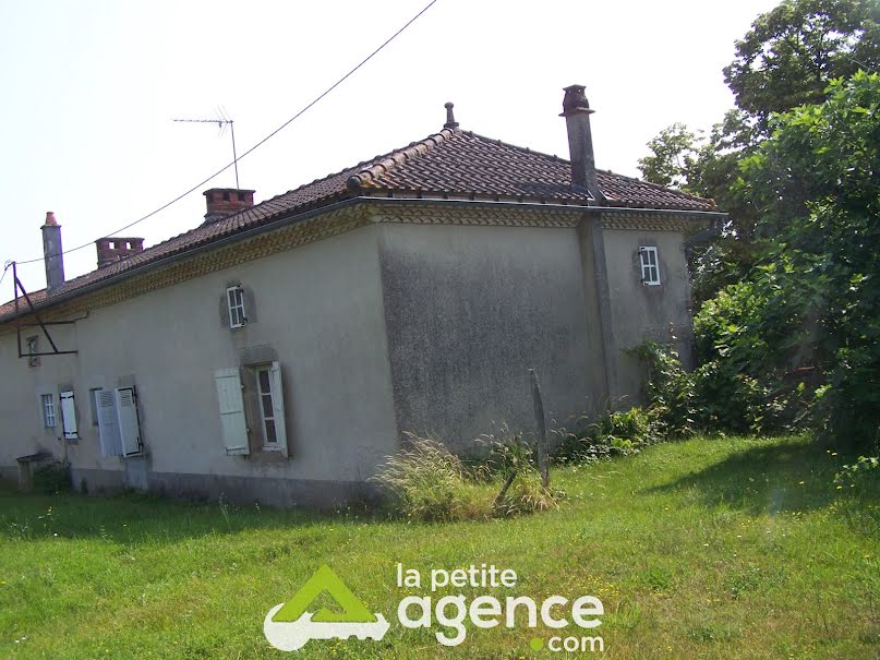 Vente ferme 3 pièces 108 m² à Montmorillon (86500), 54 150 €