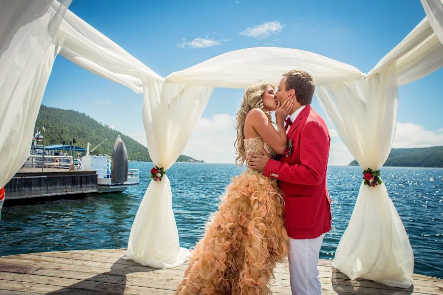 Fotógrafo de casamento Artem Petrakov (apetrakov). Foto de 22 de janeiro 2016