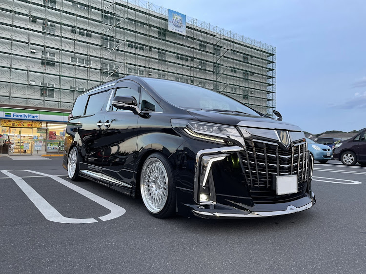 アルファードの30アルファード・車写活・車高調・セカンドカー・小さなこだわりに関するカスタム事例の投稿画像1枚目