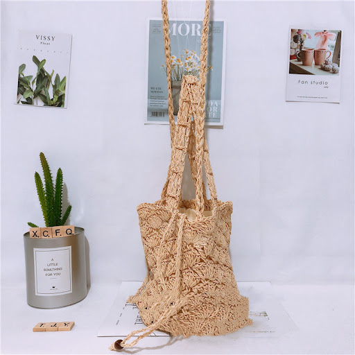 Title 5, Scalloped Round Bucket Portable Messenger Shoul...