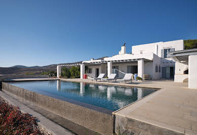 Villa with garden and terrace 3