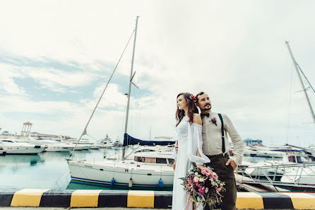 Fotógrafo de casamento Mila Tikhaya (milatihaya). Foto de 6 de agosto 2017