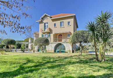 Maison avec jardin et terrasse 8