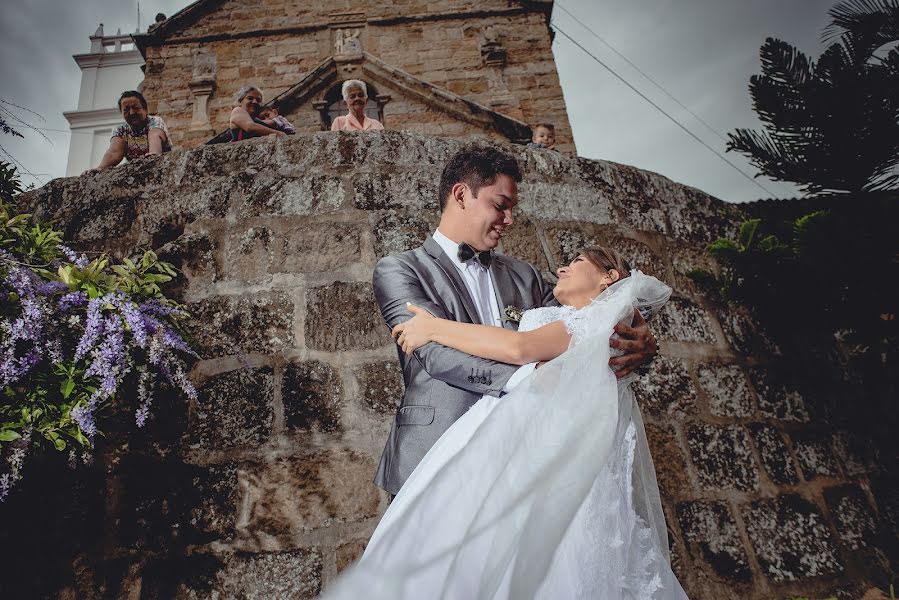 Wedding photographer Julian Andres Castro Galan (julianandresca). Photo of 27 November 2019