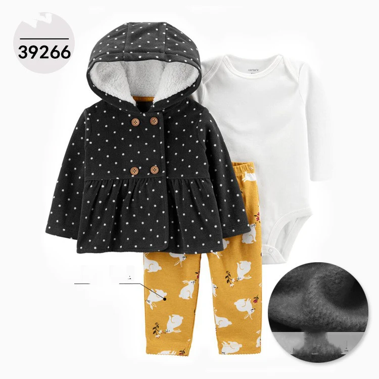Veste enfant à capuche, manches longues, effet cuir enveloppant, ensemble trois pièces, idéal pour un look tendance et confortable.
