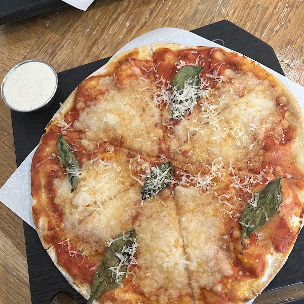 Gluten free (celiac) Margherita pizza