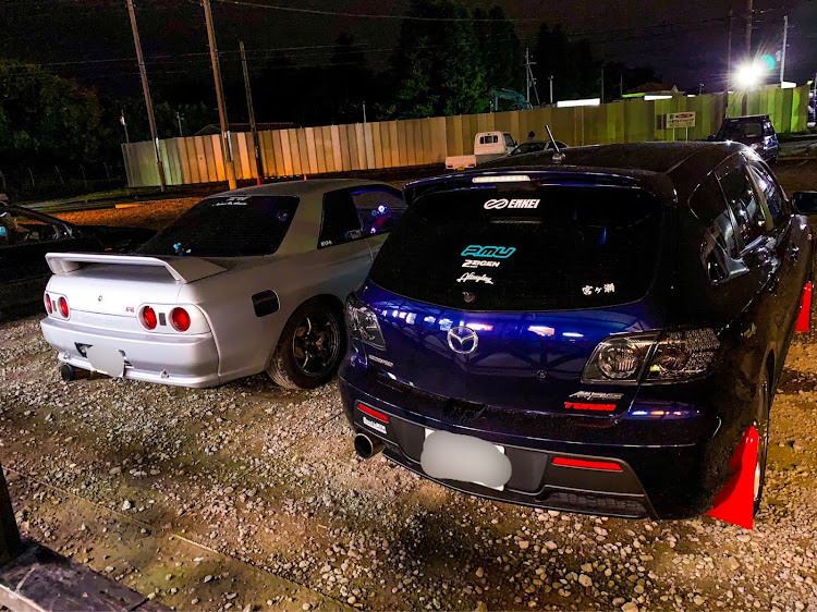 スカイライン GT-Rのレトロ自販機・マツダスピードアクセラ・マーチNISMOS・日産・マツダに関するカスタム事例の投稿画像1枚目