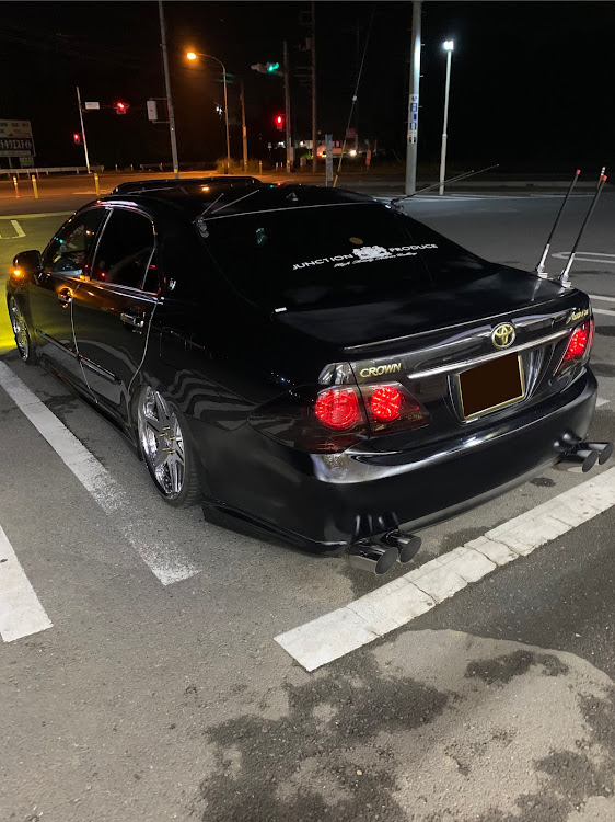 クラウンアスリートのかちあげマフラー・低そうで低くない少し低い車・男の城・ヤクザアンテナ・ダイバーシティアンテナに関するカスタム事例の投稿画像1枚目
