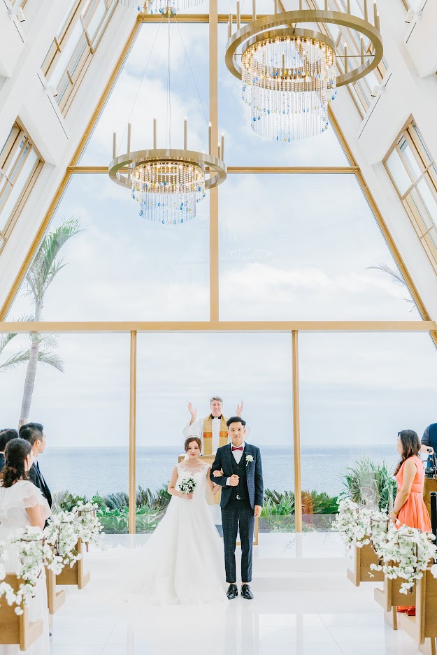 台灣新人到海外的 沖繩美之教會 舉行陽光正好的 海外 美式 婚禮 ,是每位新娘夢寐以求的美式婚禮樣式!