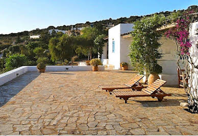 Seaside villa with garden and terrace 4
