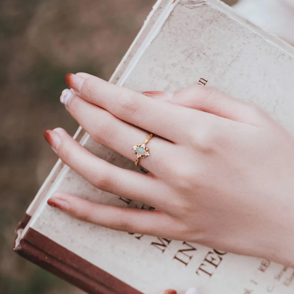 Princessen Kant Ring voor Vrouwen Retro Hof Natuurlijk Design. Een elegante ring voor een vintage uitstraling en een vleugje natuurlijke schoonheid.