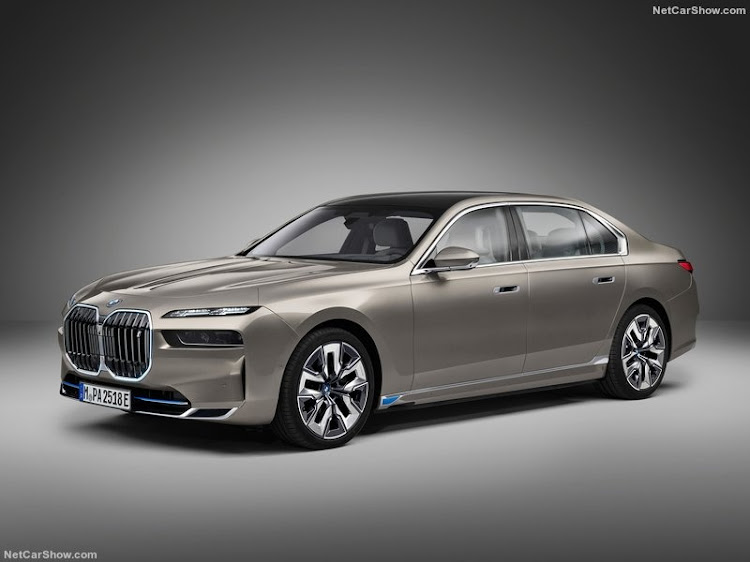 RYUJIさんが投稿したBMW・7シリーズ・新型に関するカスタム事例の投稿画像1枚目