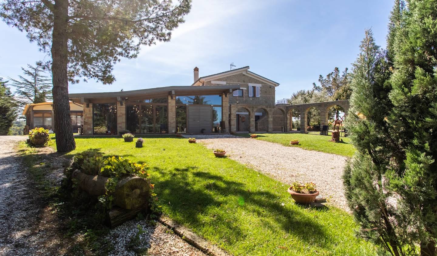 Corps de ferme avec jardin Pitigliano