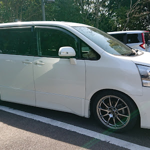 ノア ZRR70W