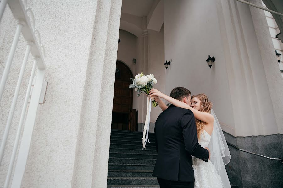 Svadobný fotograf Yaroslav Kozhukhov (vrnyaroslav). Fotografia publikovaná 18. mája 2021