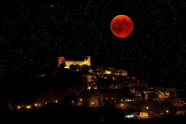 La Super Luna Rossa su Scarlino di Blondy