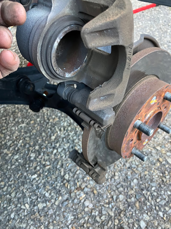 アテンザスポーツワゴンの専門家指導の元でブレーキ整備・バモス・キャリパーオーバーホール・クリスマス・日曜日の日常に関するカスタム事例の投稿画像5枚目