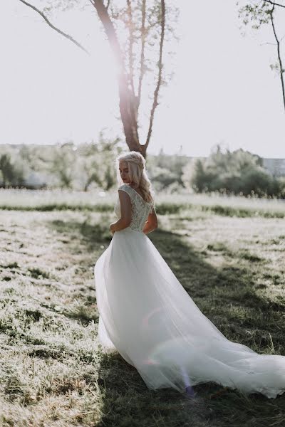 Wedding photographer Yulya Emelyanova (julee). Photo of 25 June 2018