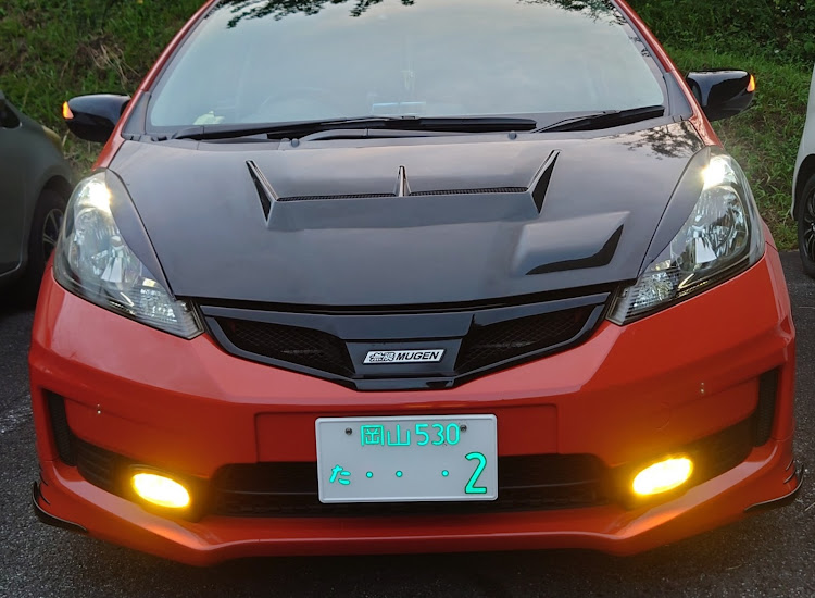 フィットの白ホイールはいいぞ・洗車後パシャリに関するカスタム事例の投稿画像1枚目