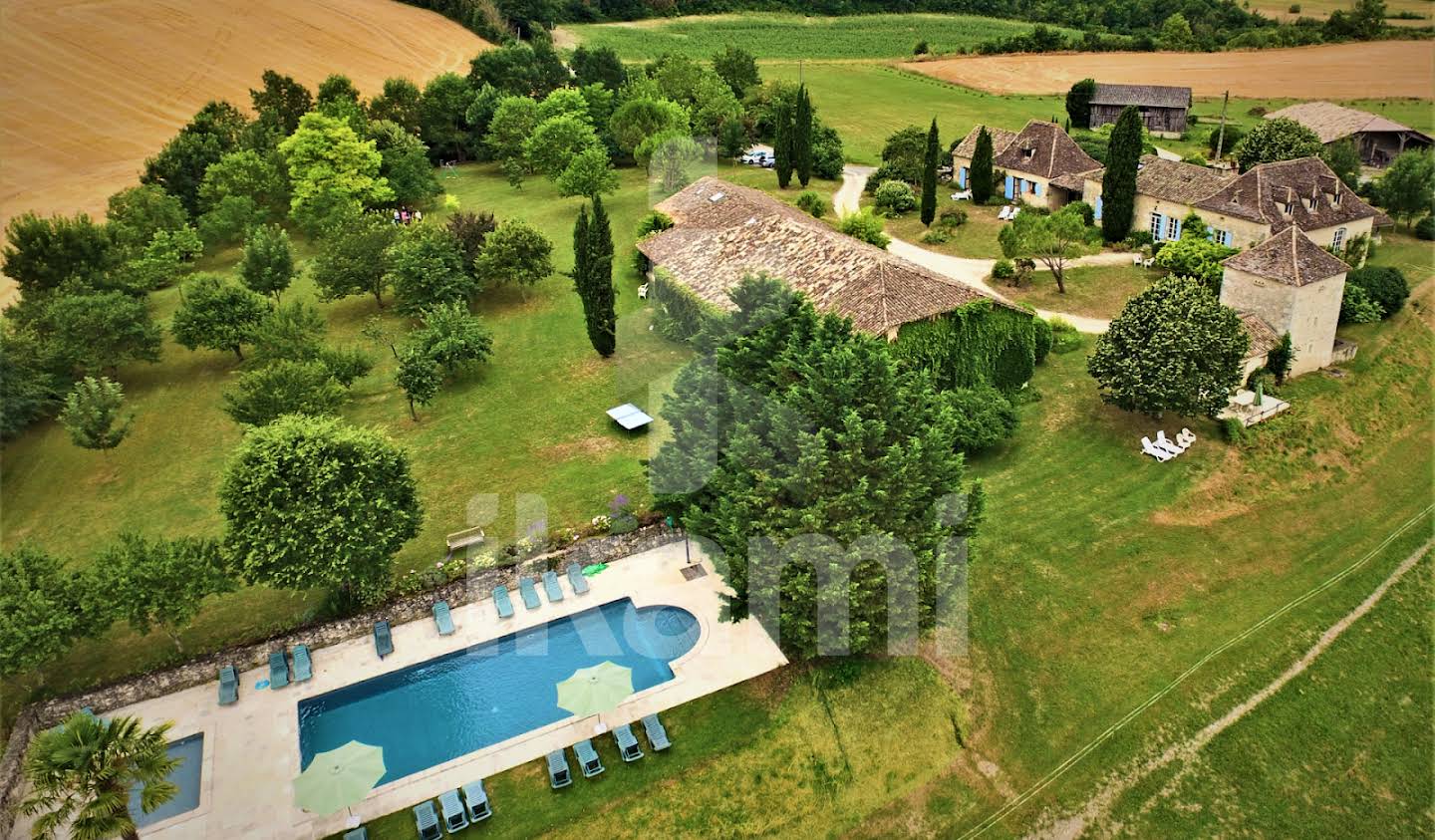 House with pool and terrace Villeréal