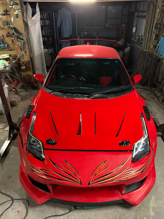 MR2のDIYオリジナルバイナルグラフィック塗装・DIY・カスタムカー・バイナル塗装・シャア専用に関するカスタム事例の投稿画像10枚目