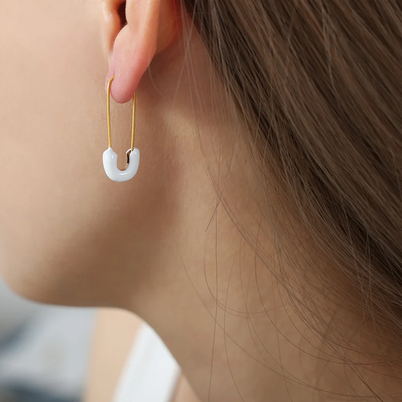 Boucles d'oreilles tendance et élégantes aux couleurs Morandi, parfaites pour un look sophistiqué et moderne, idéal au quotidien.