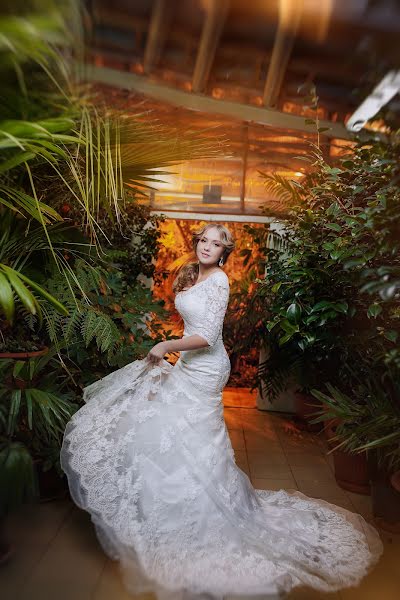 Wedding photographer Lyubov Pyatovskaya (lubania89). Photo of 11 December 2015