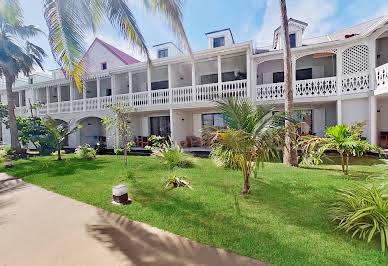 Maison avec piscine et jardin 14