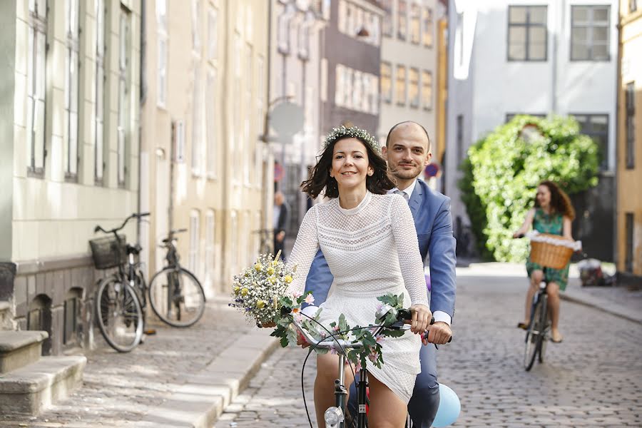 Wedding photographer Monica Hjelmslund (hjelmslund). Photo of 16 April 2020