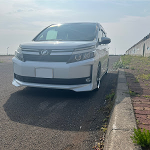 ヴォクシー ZRR85G