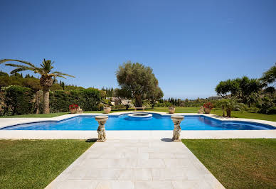 Villa with pool and garden 4