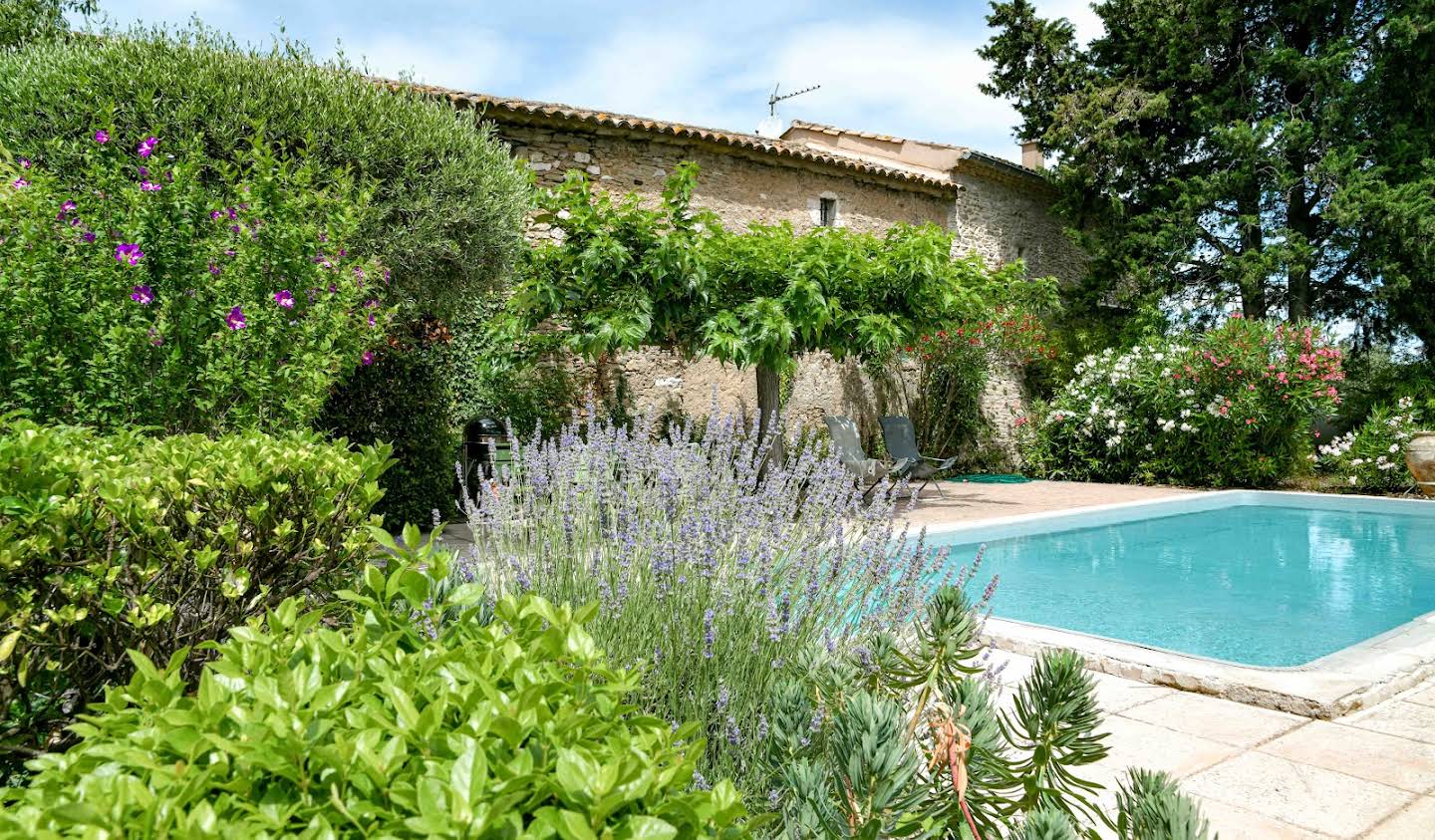 Propriété avec piscine et jardin Uzès