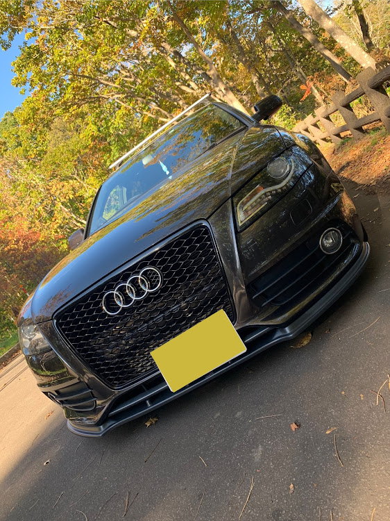 A4 アバントのAudi・アウディのある生活・OZ・THULE・紅葉に関するカスタム事例の投稿画像1枚目