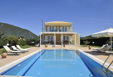 Villa avec piscine et terrasse 3