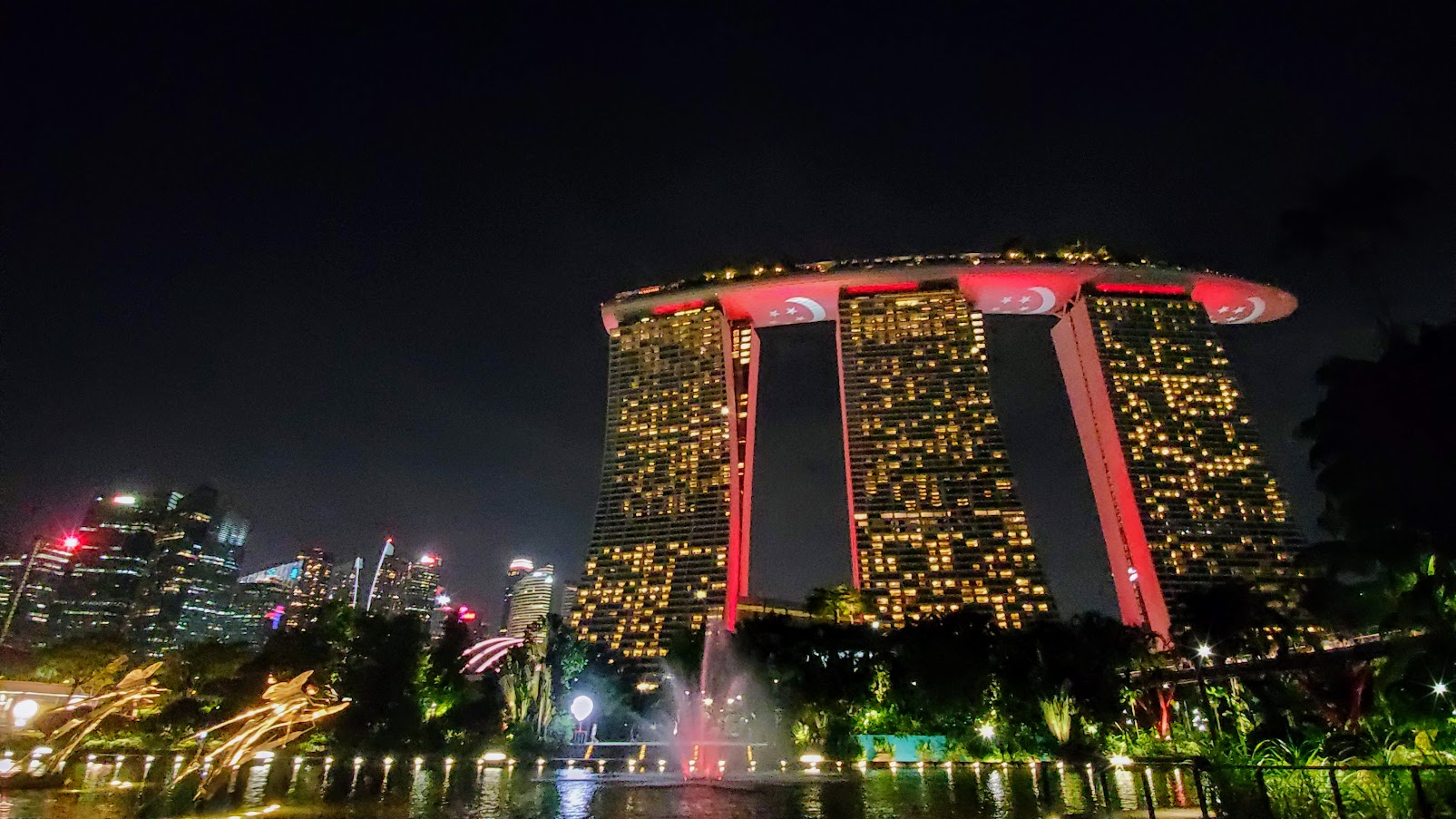 Guide to visiting Gardens by the Bay in Singapore: Supertree Grove in the evening