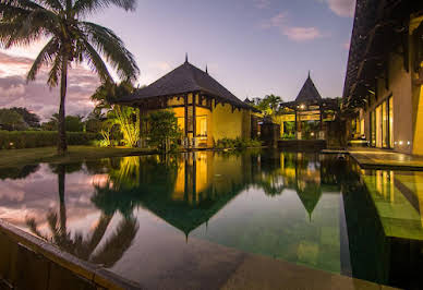 Villa avec piscine et terrasse 8