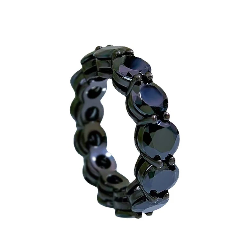 Anillo Redondo Black Diamond para Hombre y Mujer Elegancia atemporal para él y ella. Un símbolo de amor y sofisticación para cualquier ocasión.