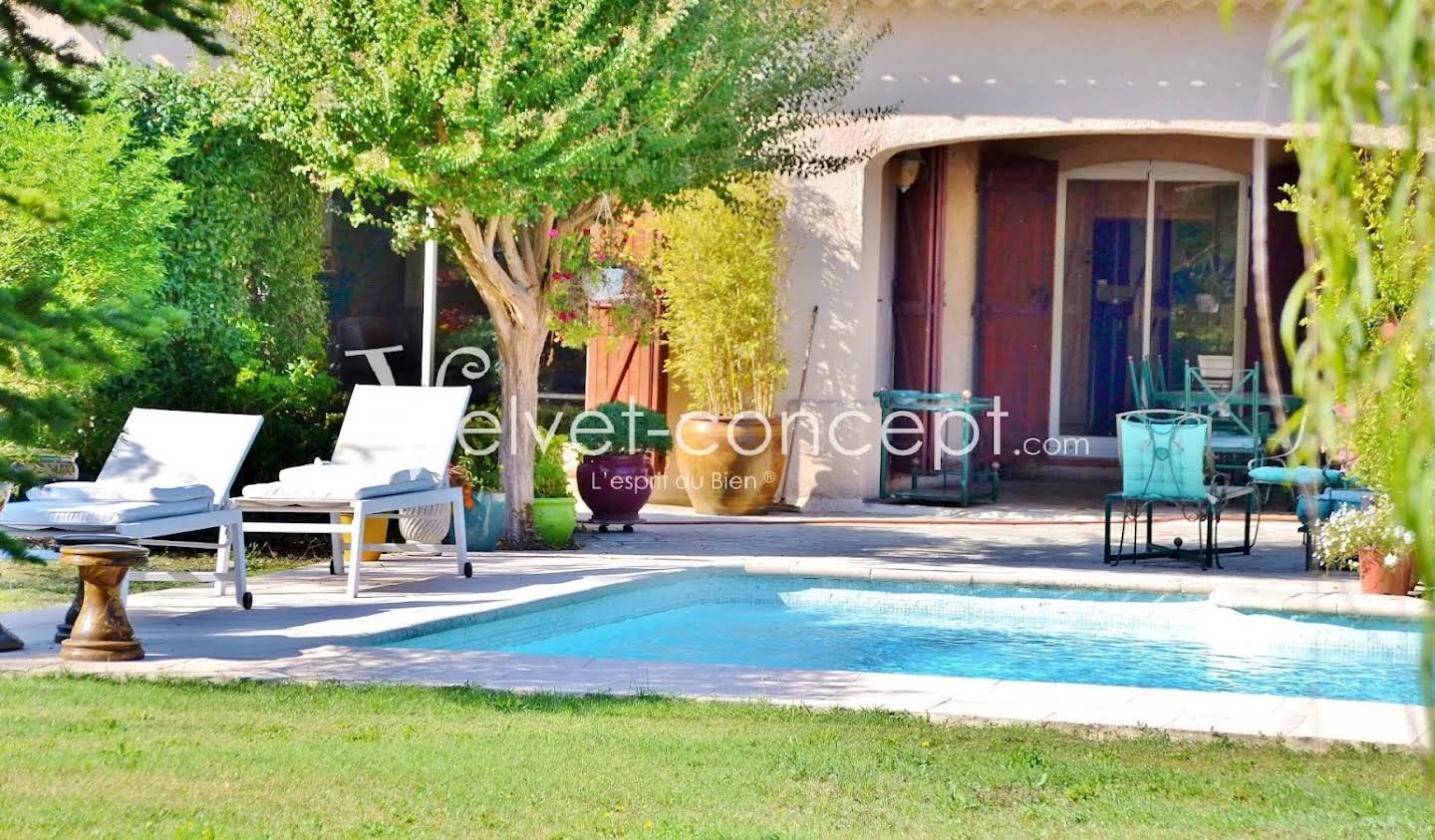 Villa with pool and terrace Valbonne