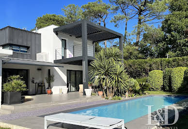 Maison avec piscine et jardin 2